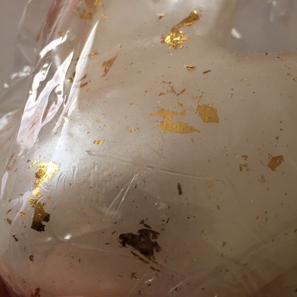 🐬 CLEARANCE ITEM: 🌟 HP ⭐️ 🆕 Large Dove Candle with Golden Foil Accents 🕊 - Picture 9 of 11